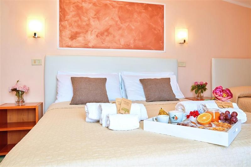 Hotel La Pergola Санта Мария ди Кастелабате Екстериор снимка