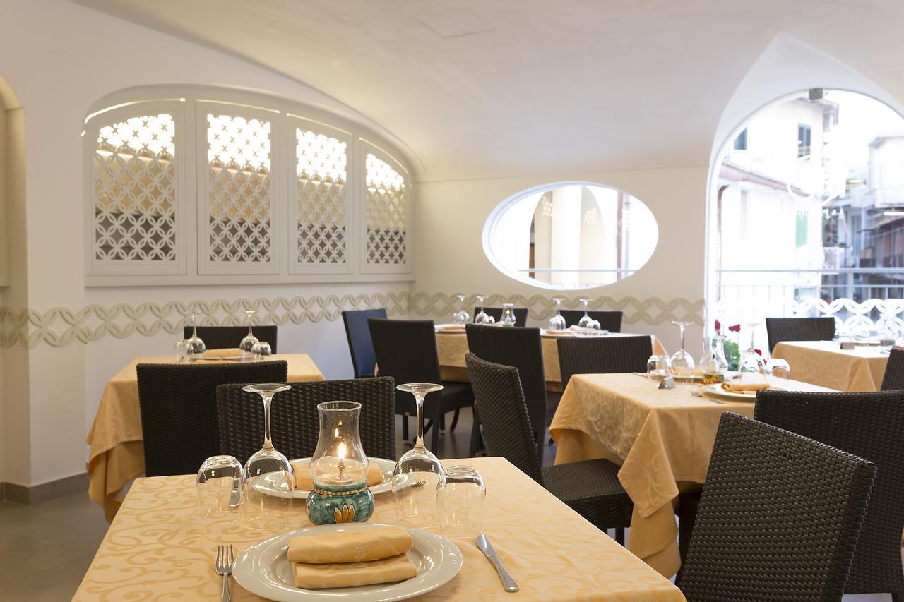 Hotel La Pergola Санта Мария ди Кастелабате Екстериор снимка